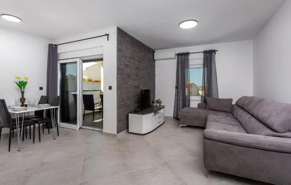 Apartmani Maris Novi Vinodolski 0*,  Kroatien
